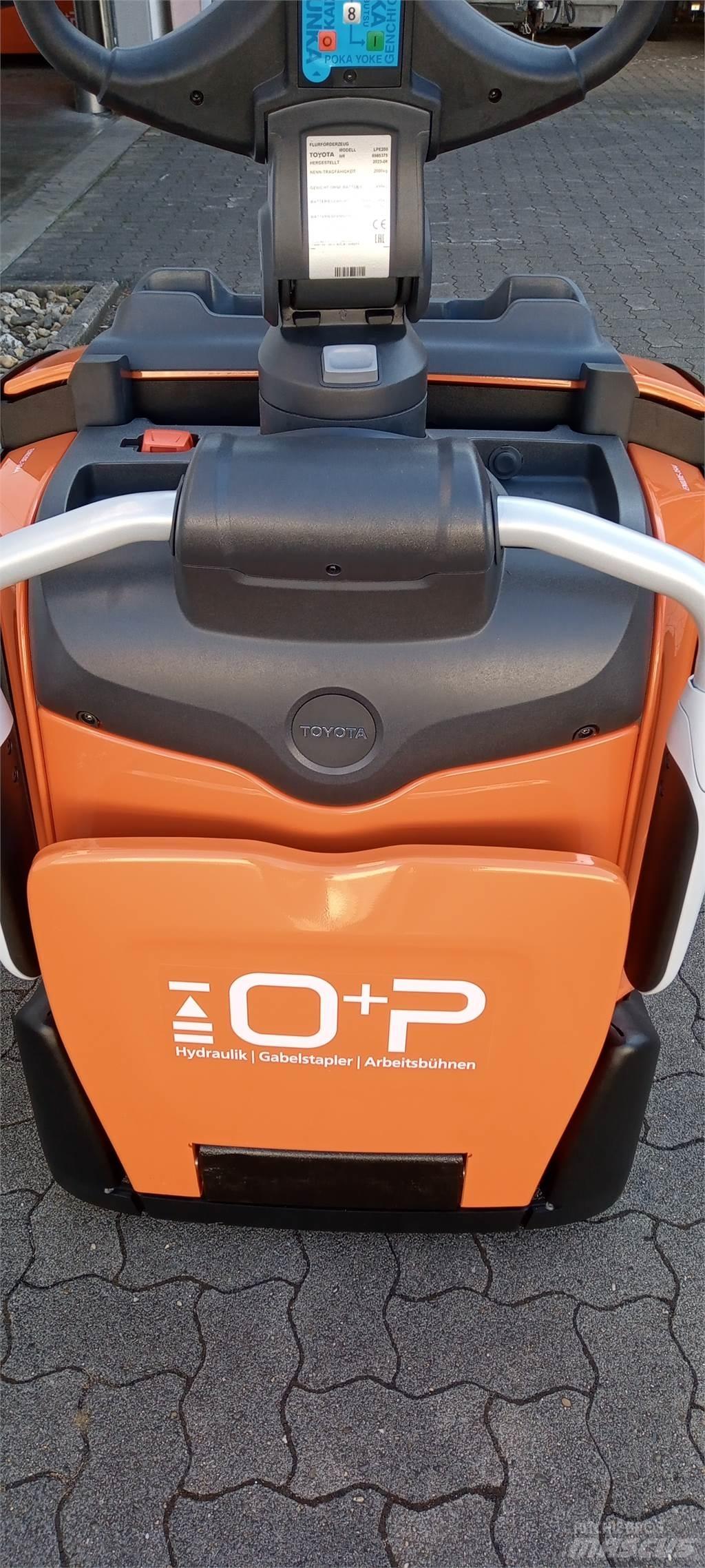 Toyota LPE200 Niedergabelstapler