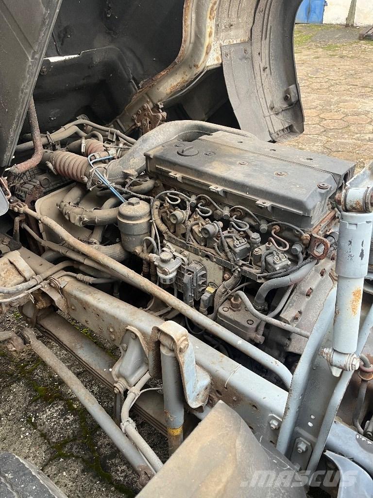 Mercedes-Benz 814 Pritschenwagen/Pritschenwagen mit Seitenklappe