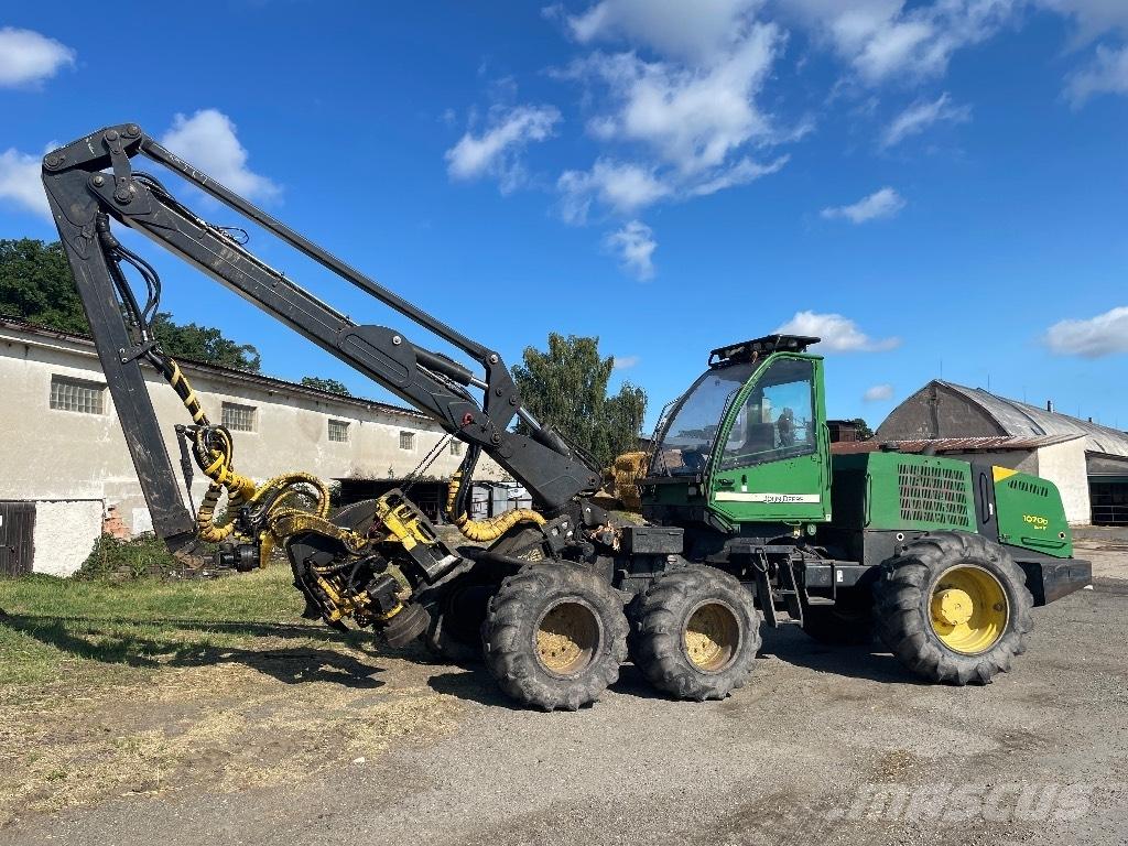  Johnne Deere 1270D Harvester