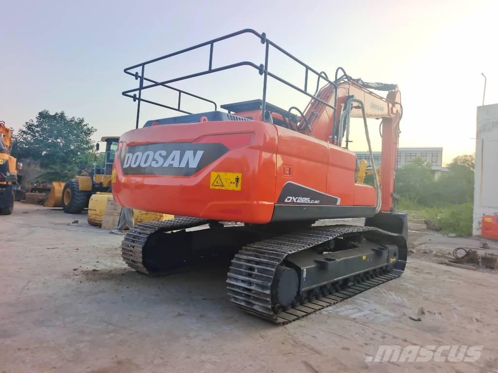 Doosan DX 225 LC Raupenbagger