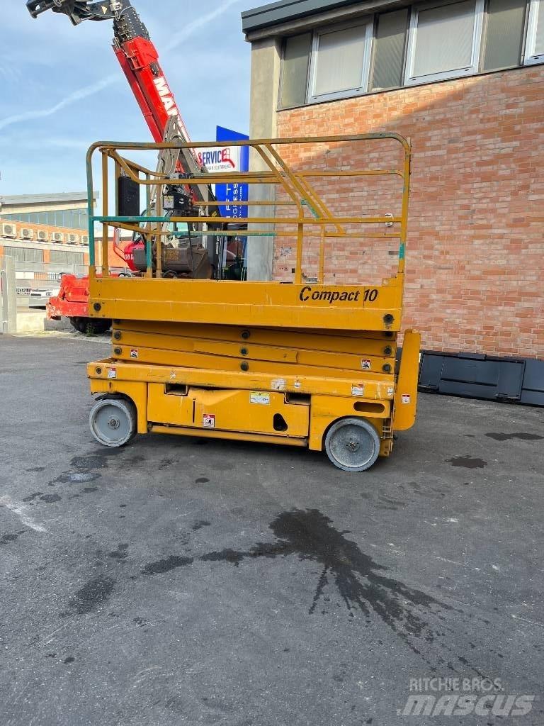 Haulotte Compact 10 Scheren-Arbeitsbühnen