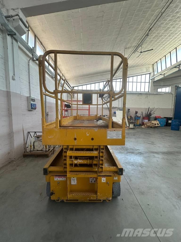 Haulotte Compact 10 Scheren-Arbeitsbühnen