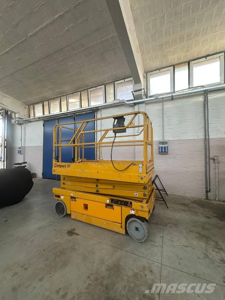 Haulotte Compact 10 Scheren-Arbeitsbühnen