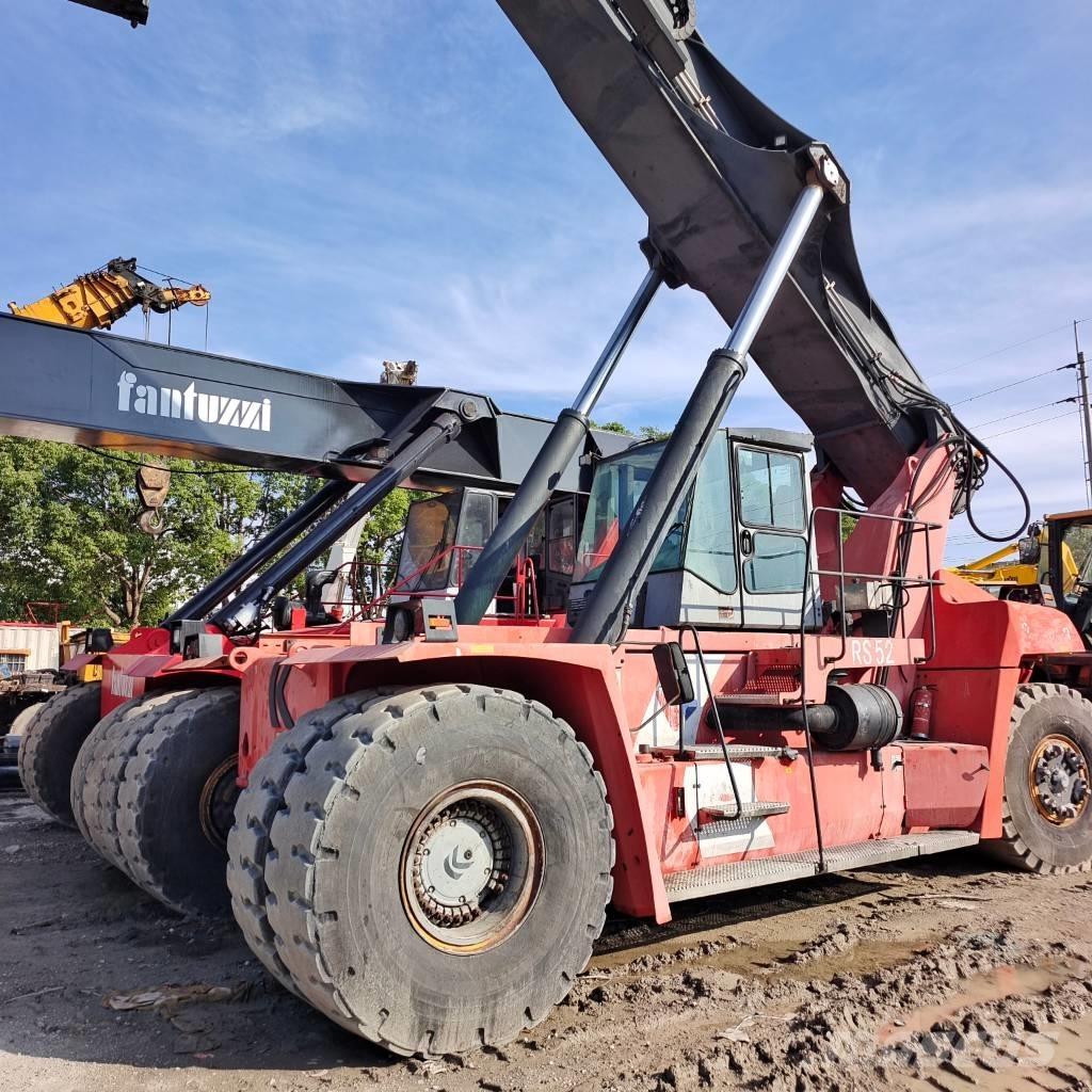 Kalmar DRF 450 Reach-Stacker