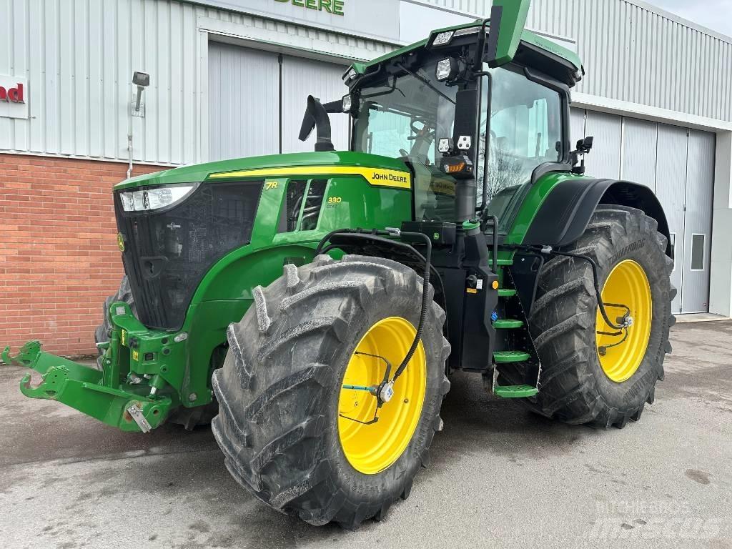 John Deere 7R 330 Traktoren