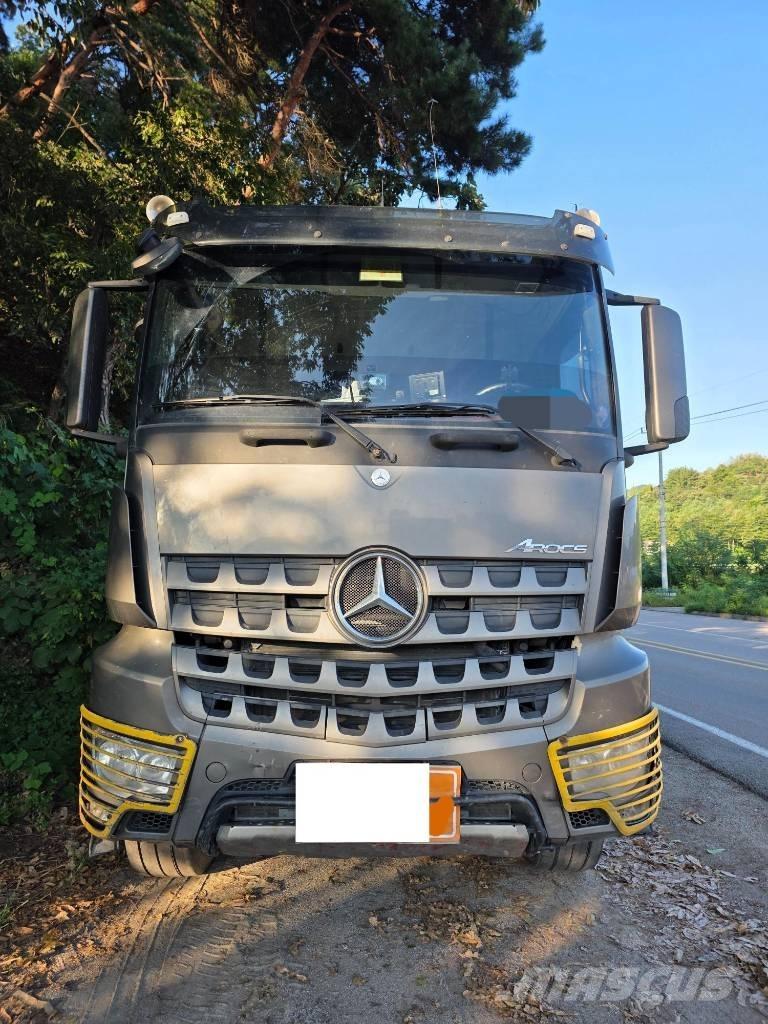 Mercedes-Benz 3951K Minidumper