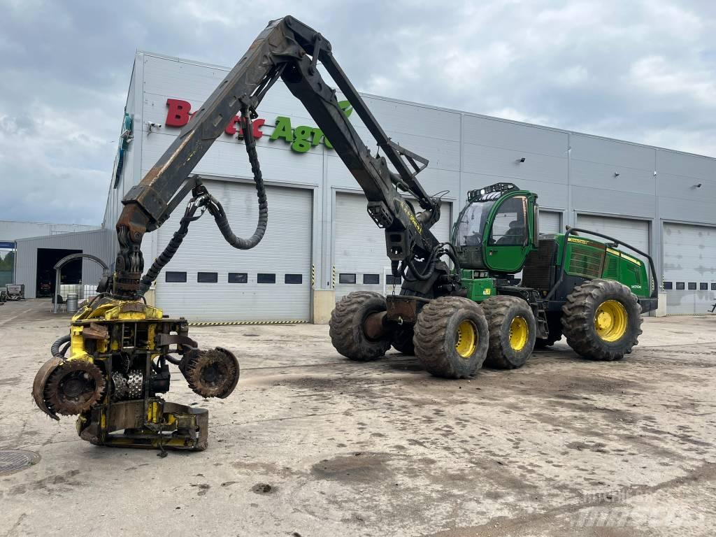 John Deere 1470E Harvester