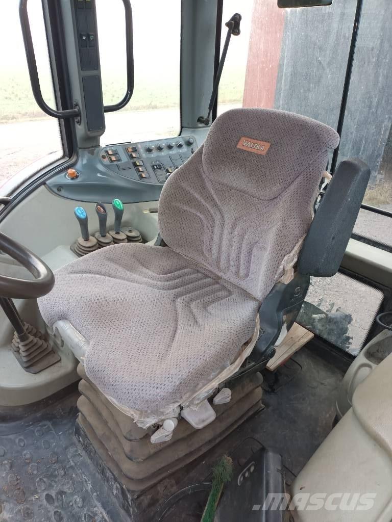 Valtra N 141 Traktoren