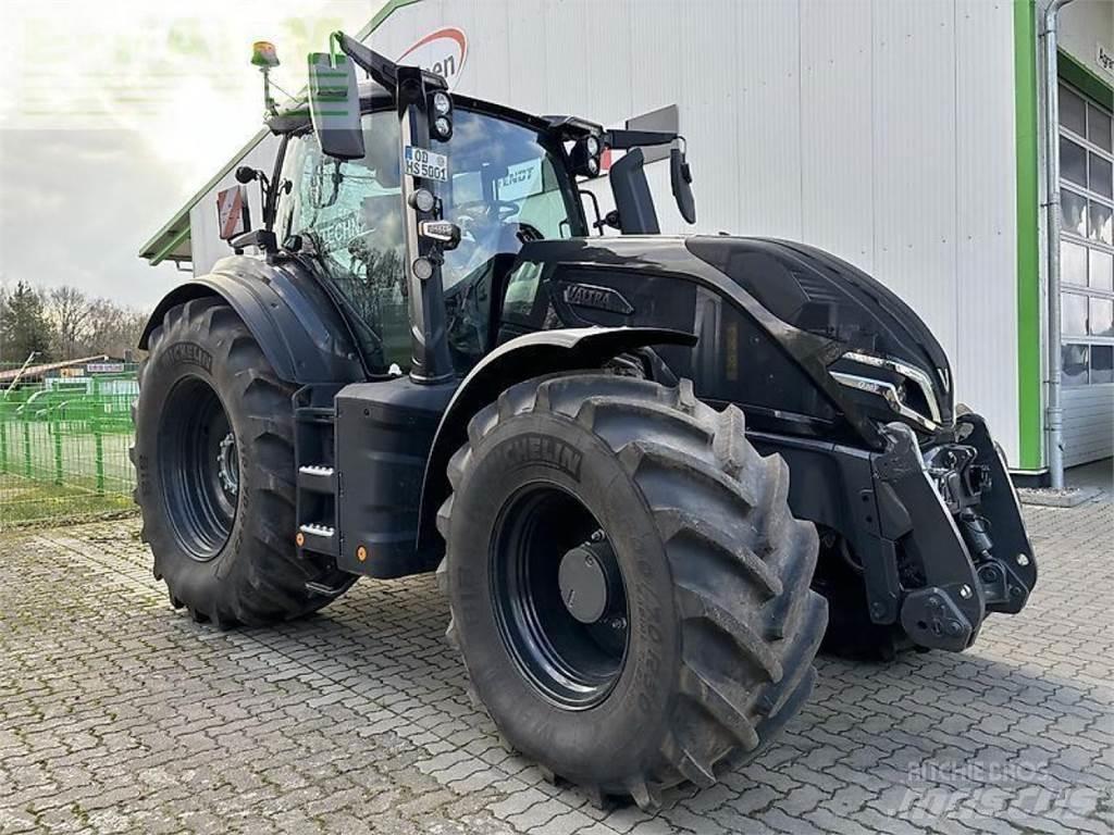 Valtra q305 Traktoren