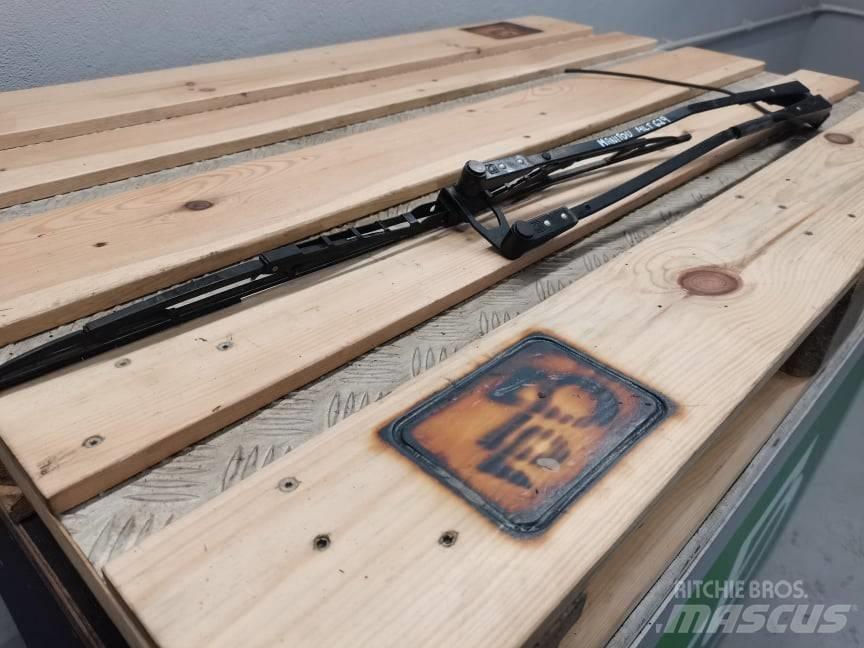 Manitou MLT  wiper Kabinen