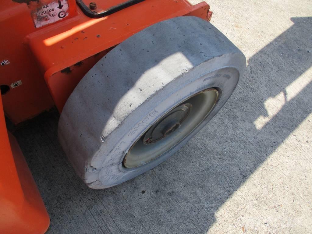 JLG E 400 AJPN (146) Kompakte selbstfahrende Hebebühnen
