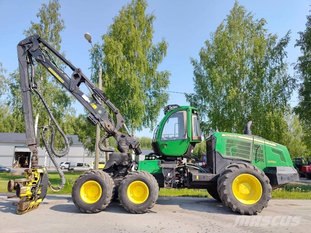 John Deere 1270 G Harvester