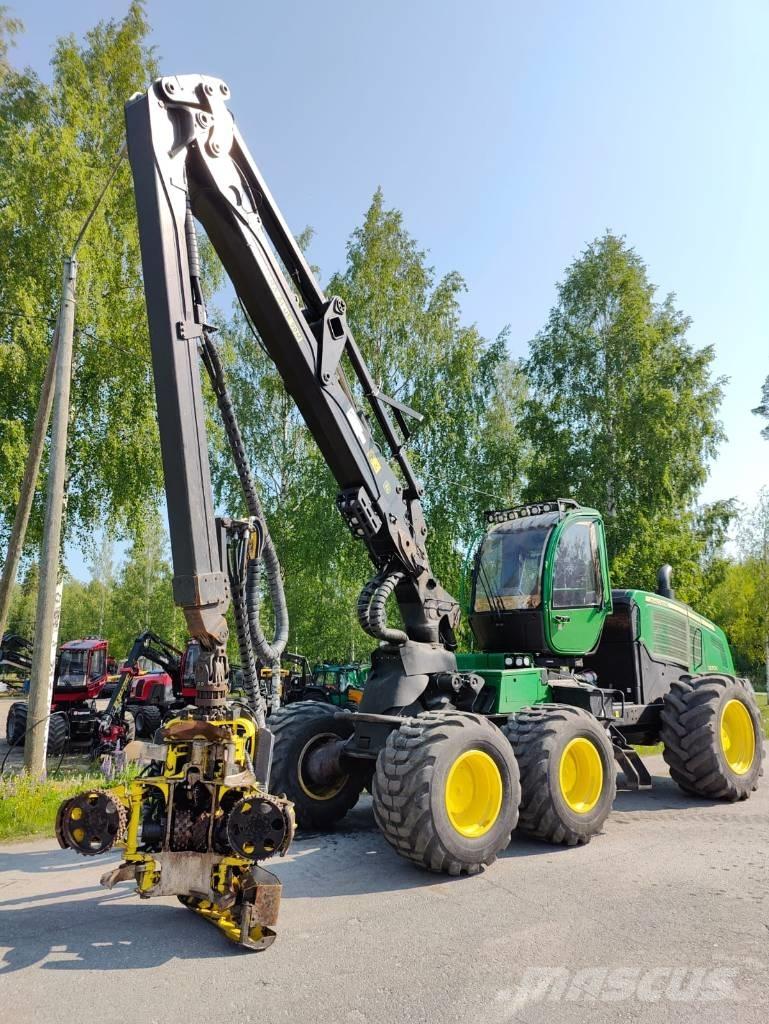 John Deere 1270 G Harvester