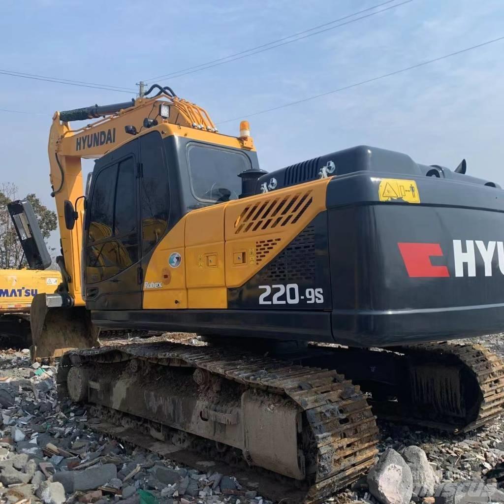 Hyundai 220LC-9S Raupenbagger