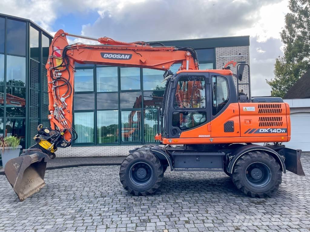 Doosan DX 140 W-3 Mobilbagger