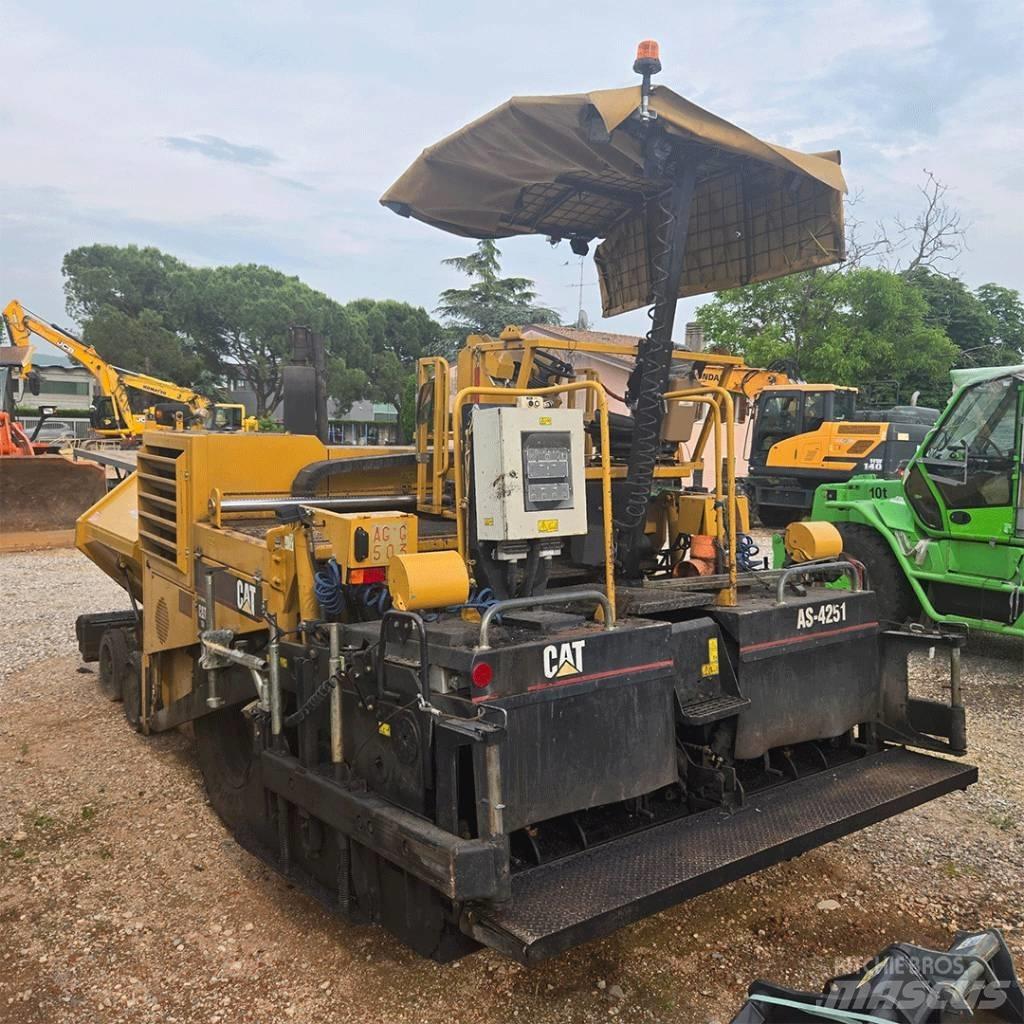 CAT AP 600 Strassenfertiger