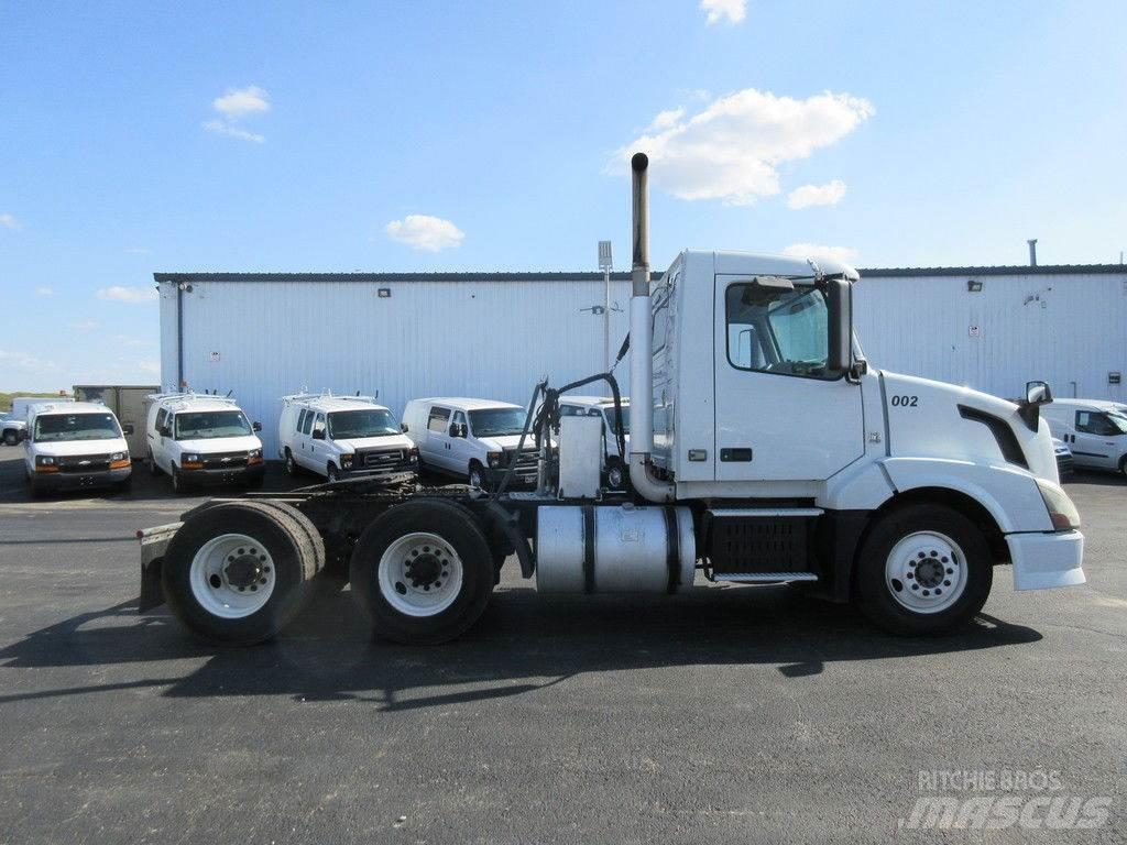Volvo VNL64 Pritschenwagen/Pritschenwagen mit Seitenklappe