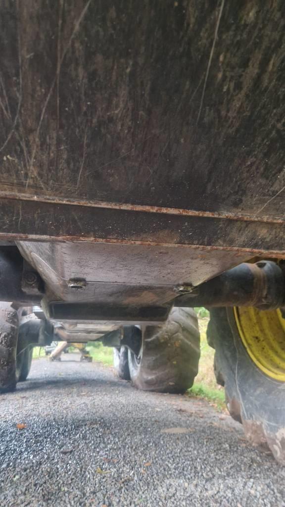 John Deere 1470 D Harvester