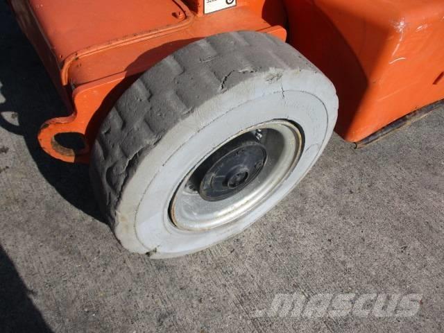 JLG E 400 AJPN (817) Kompakte selbstfahrende Hebebühnen