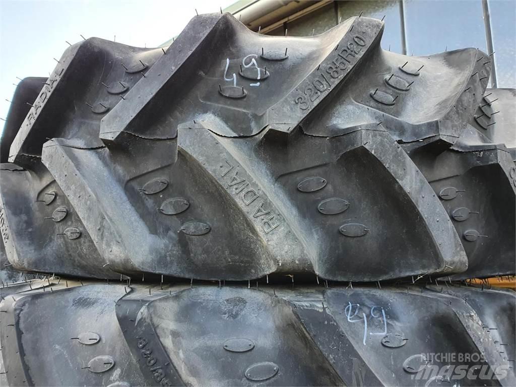BKT 320/85R20 x2 Reifen
