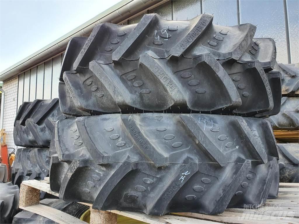 BKT 320/85R20 x2 Reifen