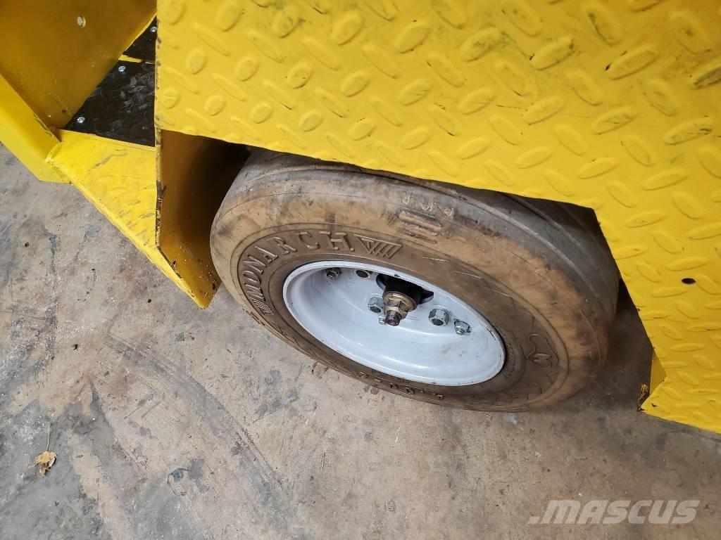 Taylor-Dunn SC090 Schlepper