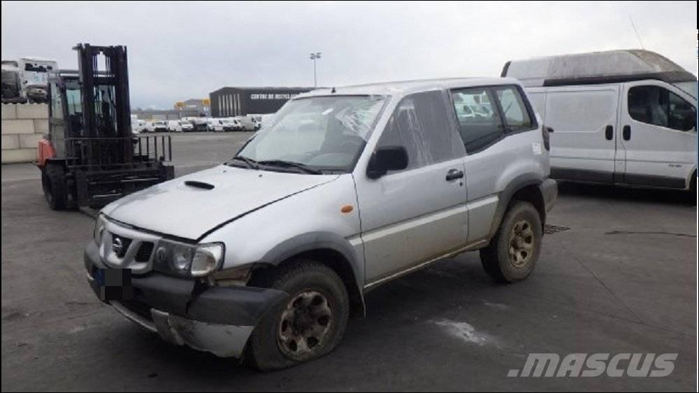 Nissan Terrano II PKWs