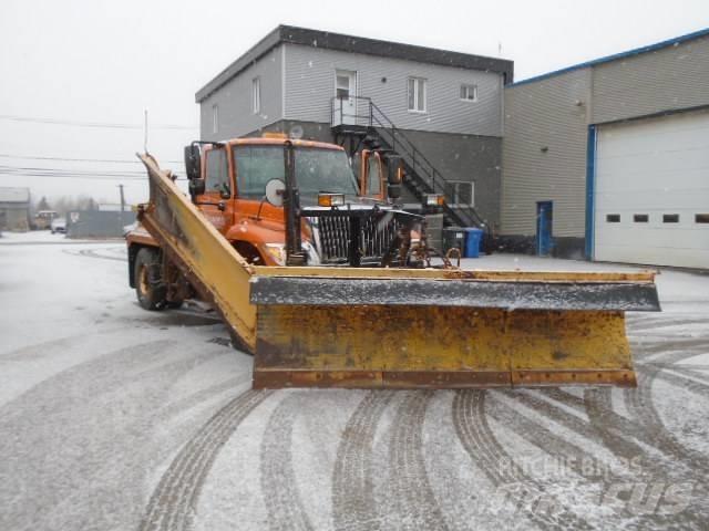 International 7400 Schneeschilde und -pflüge