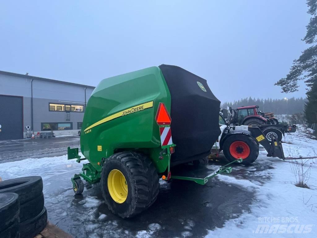 John Deere V451R Rundballenpressen