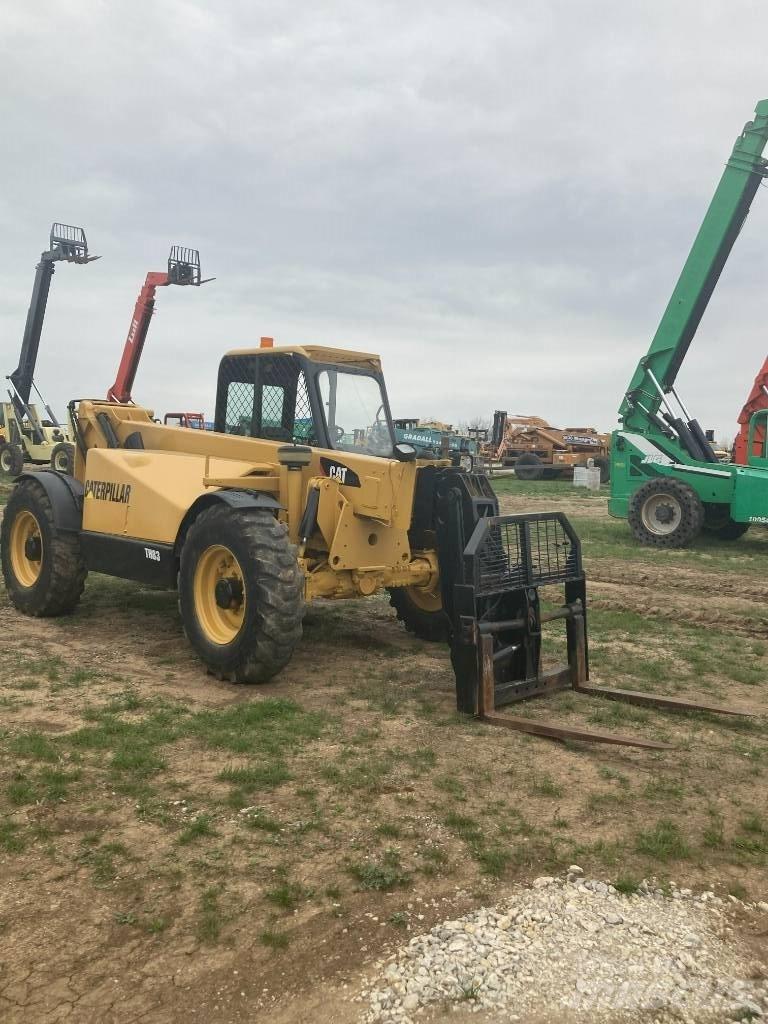 CAT TH83 Teleskoplader