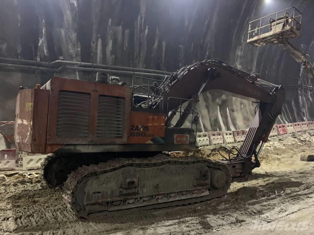 Hitachi ZX690LCH-5A Sonstige Baumaschinen