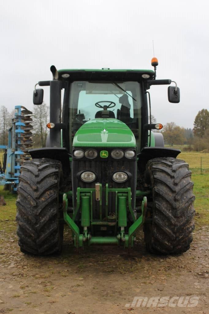 John Deere 8245 R Traktoren