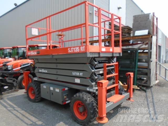 SkyJack SJ 7135 RT Scheren-Arbeitsbühnen