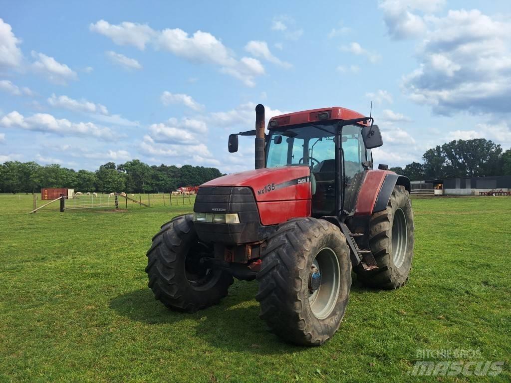 CASE MX135 Traktoren