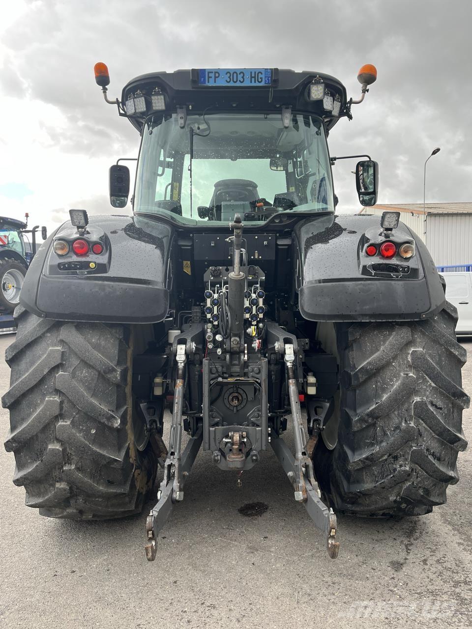 Valtra S374 Traktoren