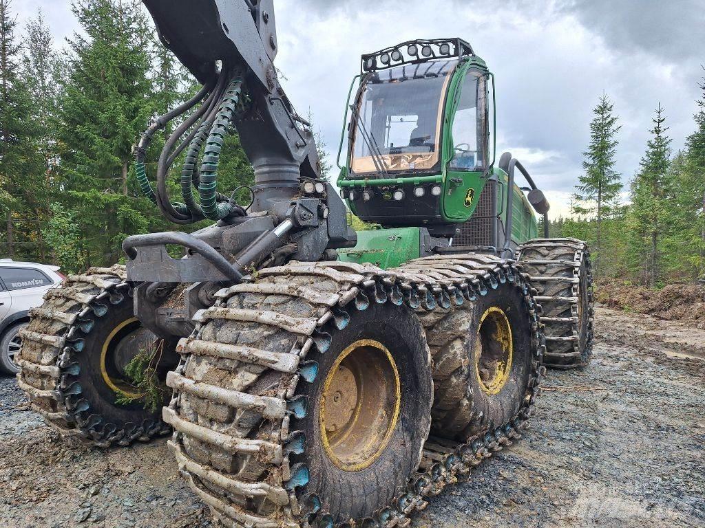 John Deere 1470 Harvester
