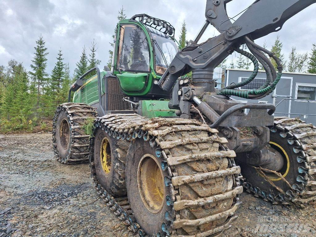 John Deere 1470 Harvester