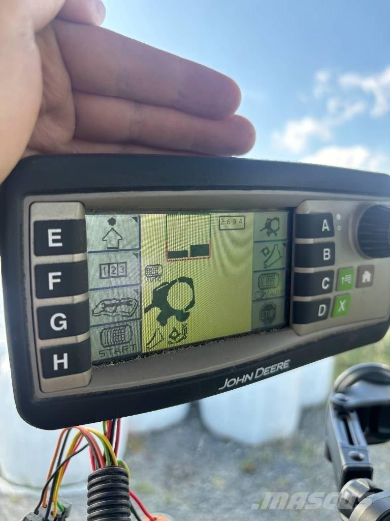 John Deere F 440 Rundballenpressen
