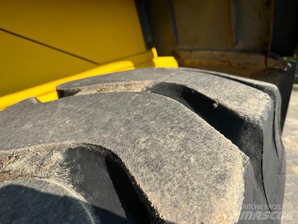 Komatsu WA270-3 Radlader