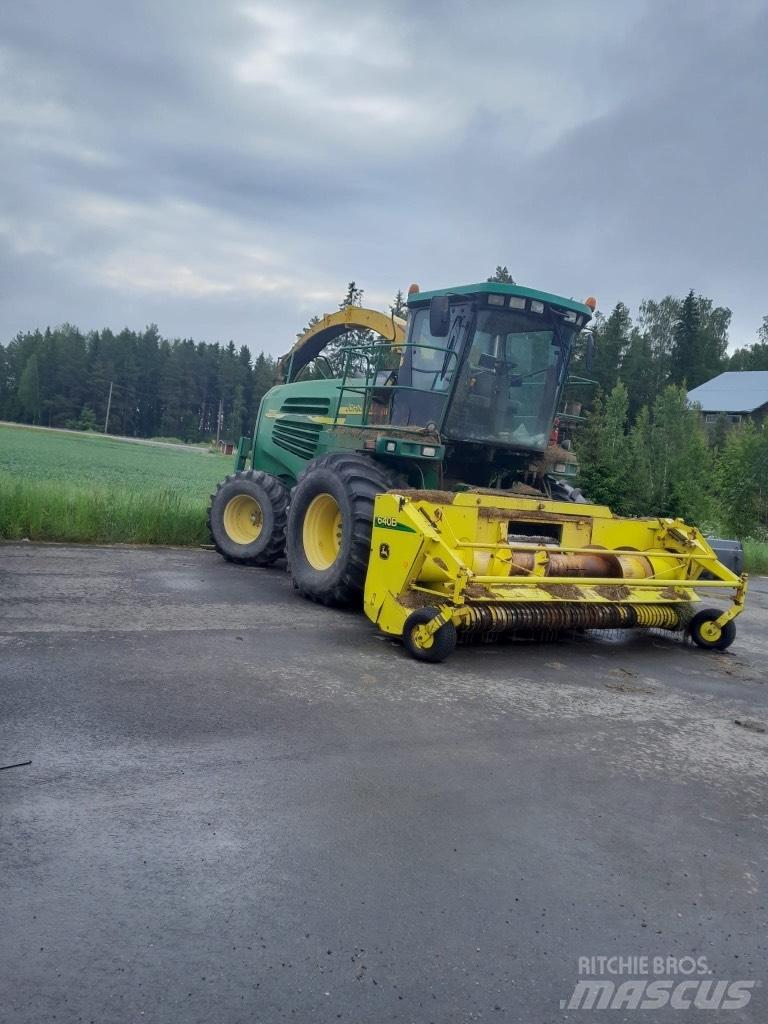 John Deere 7700 Selbstfahrende Häcksler