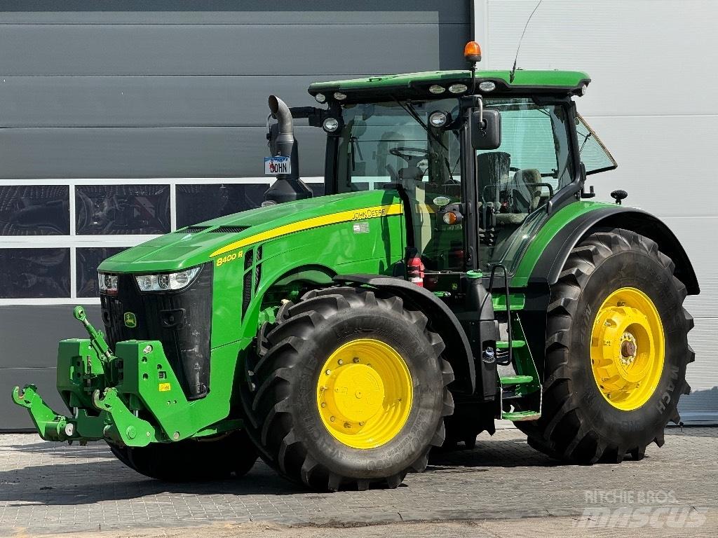 John Deere 8400 R Traktoren