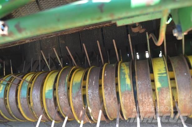 John Deere 592 Rundballenpressen