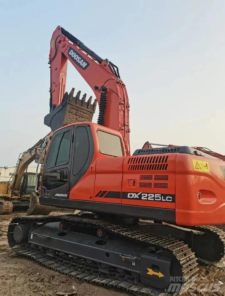 Doosan DX225 Raupenbagger