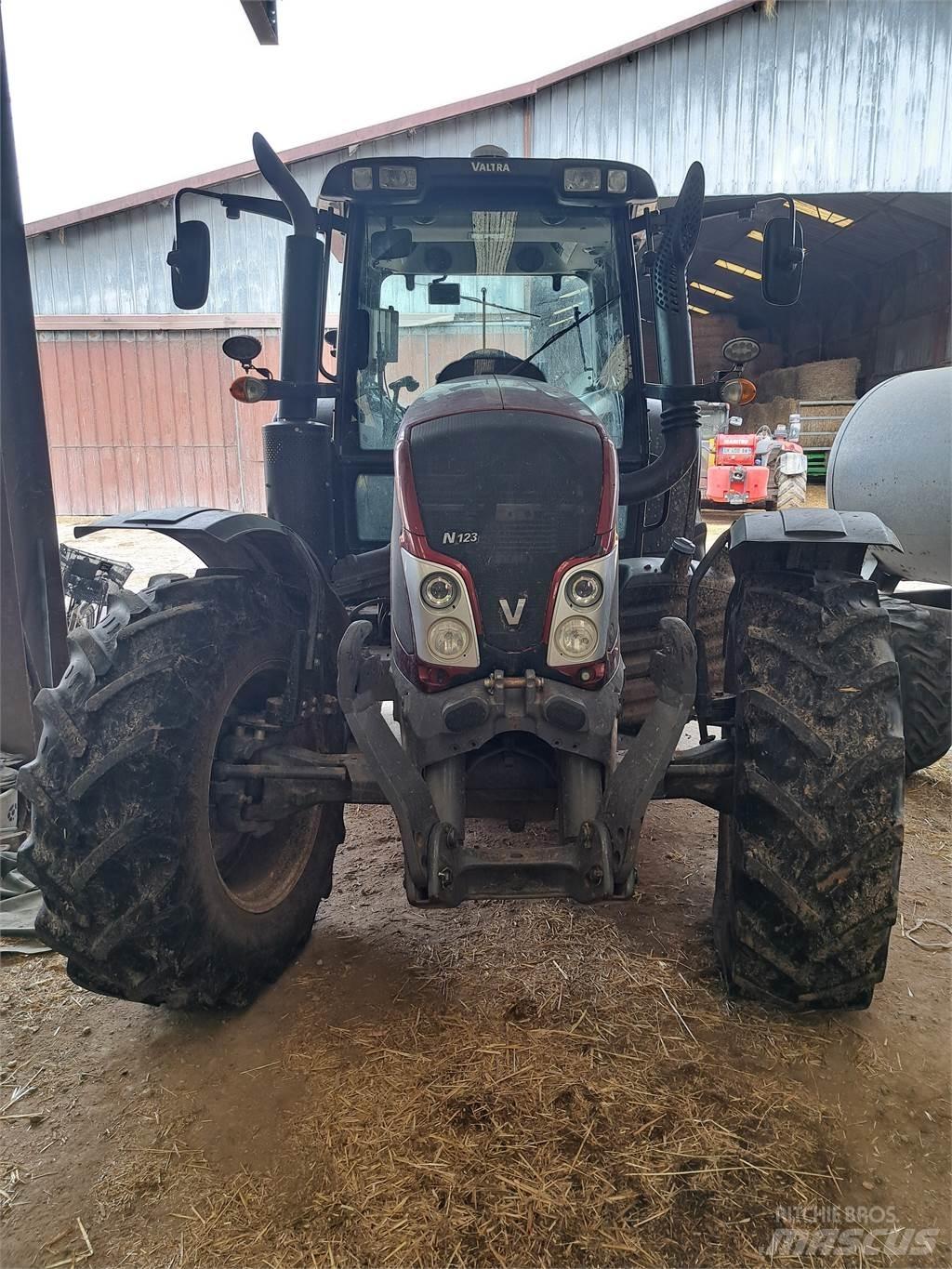 Valtra N123 Traktoren