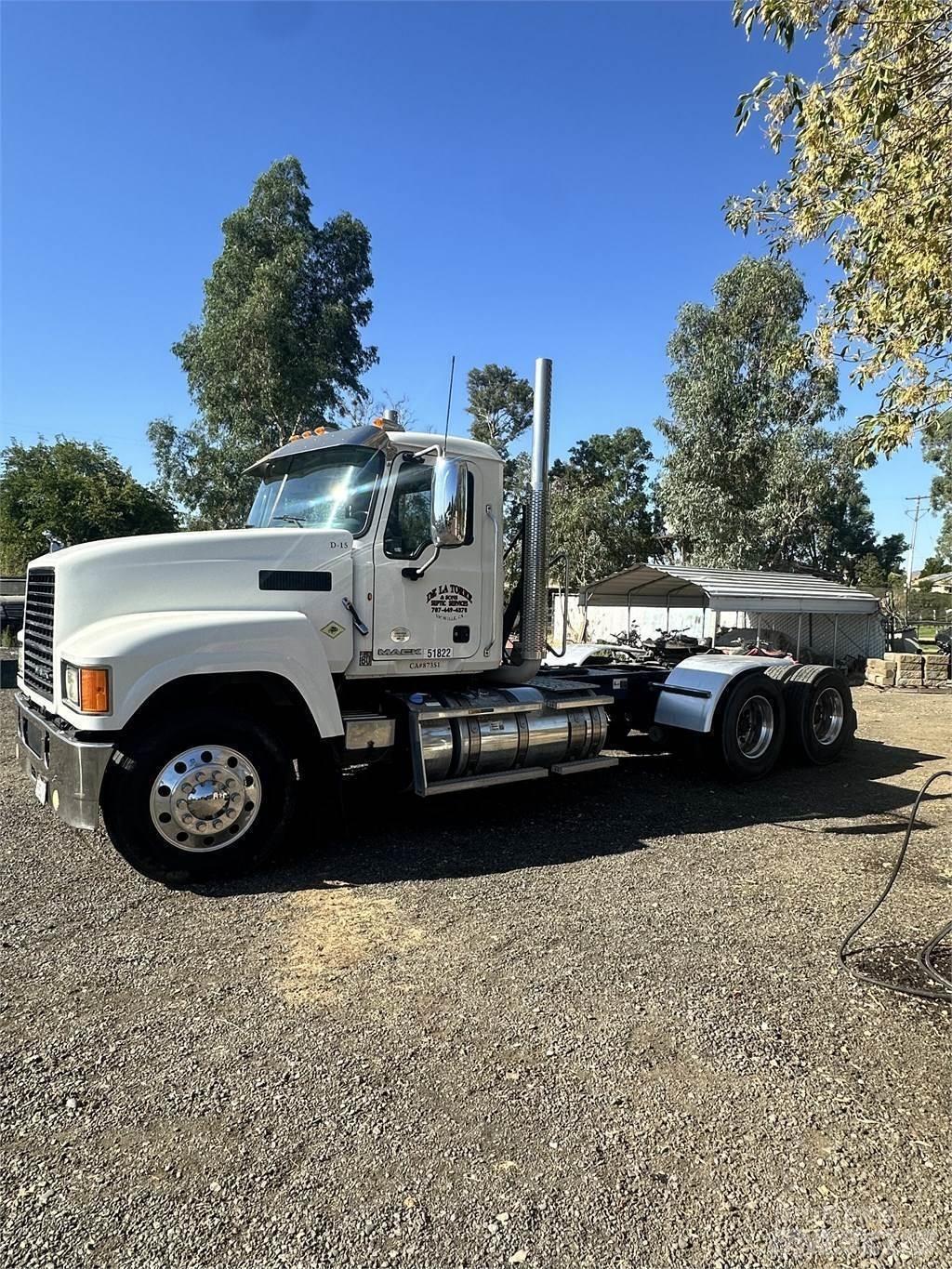Mack CHU 613 Sattelzugmaschinen