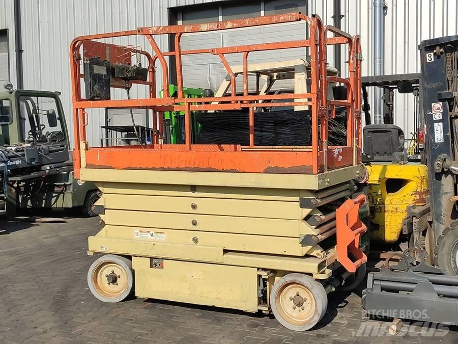 JLG 2646 E 2 Scheren-Arbeitsbühnen