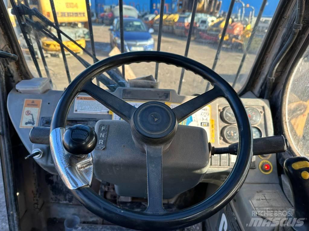 CAT TH 83 Teleskoplader für Landwirtschaft