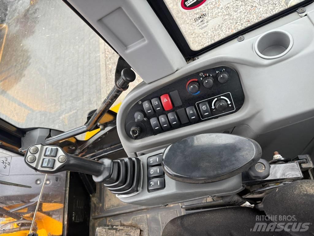 JCB TM 320 Teleskoplader für Landwirtschaft