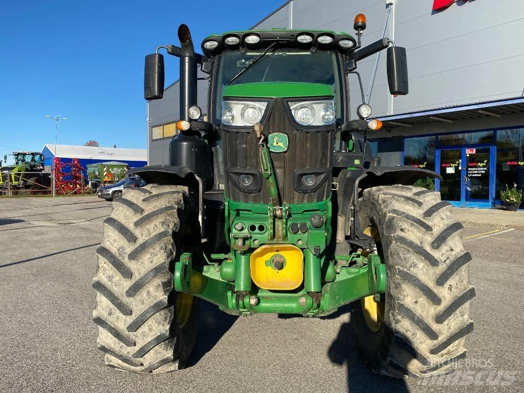 John Deere 6215 R Traktoren