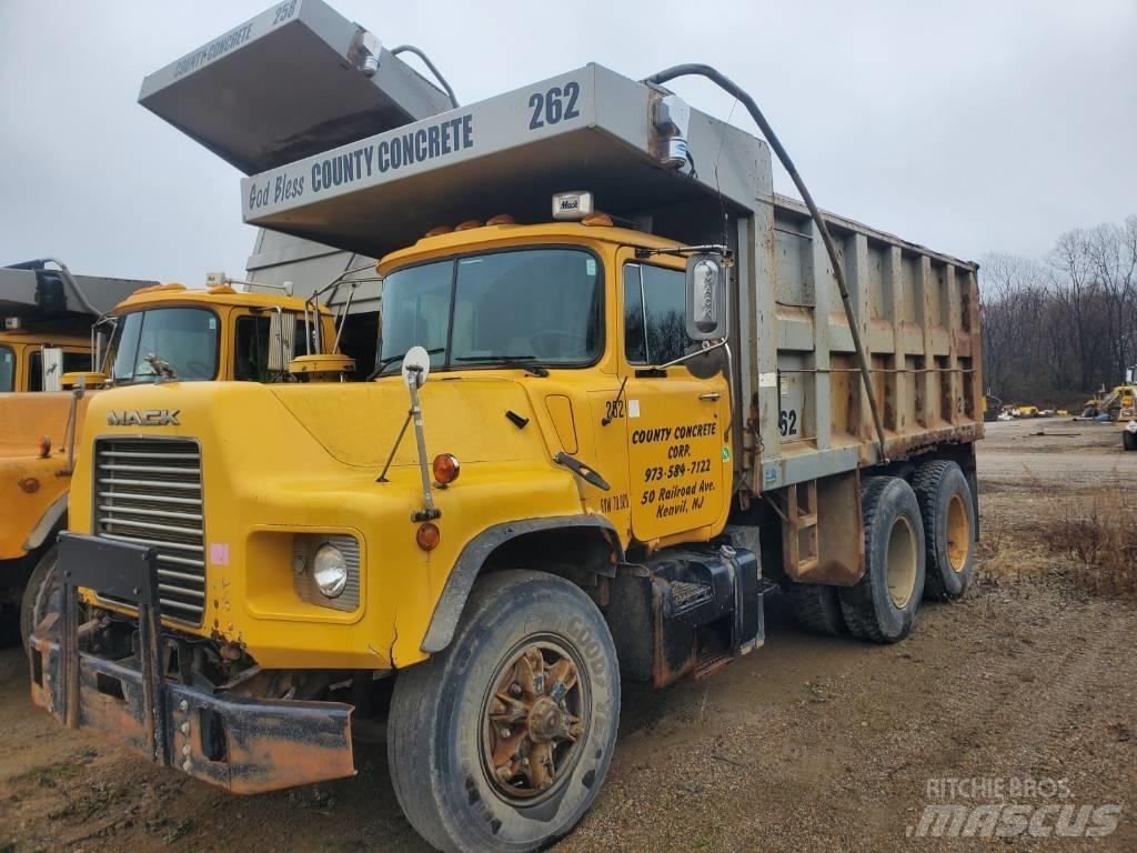 Mack DM690SX Kipper